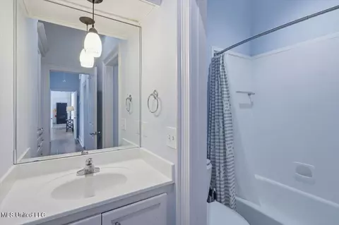 Bath - 1547 Brecon Dr, Jackson, MS 39211 photo 3 of 3