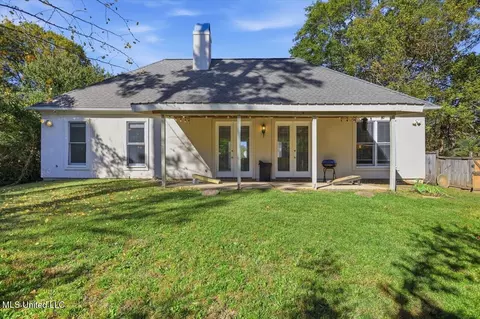 Exterior - 1547 Brecon Dr, Jackson, MS 39211 photo 2 of 3