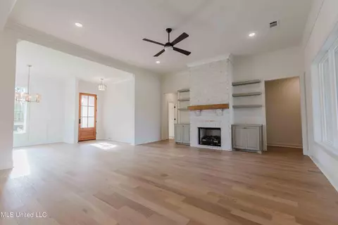 Living - 475 Stump Ridge Rd, Brandon, MS 39047 photo 3 of 5