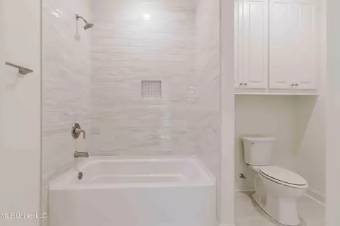 Bath - 475 Stump Ridge Rd, Brandon, MS 39047 photo 5 of 6
