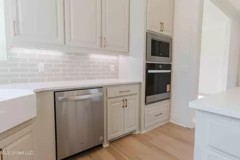 Kitchen - 475 Stump Ridge Rd, Brandon, MS 39047 photo 2 of 2