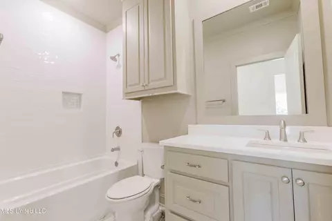 Bath - 475 Stump Ridge Rd, Brandon, MS 39047 photo 6 of 6