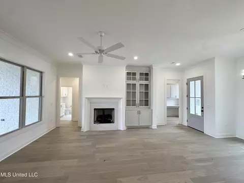 Living - 440 Aurora Cir, Canton, MS 39046 photo 2 of 3