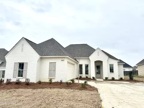 440 Aurora Cir, Canton, MS 39046