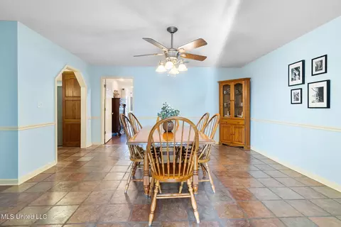 Dining - 190 Anthony Dr, Nesbit, MS 38651 photo 2 of 2