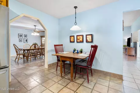 Dining - 190 Anthony Dr, Nesbit, MS 38651 photo 1 of 2