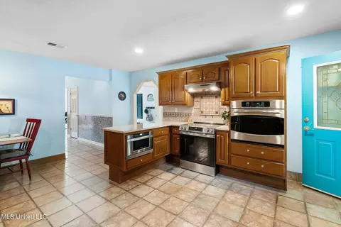 Kitchen - 190 Anthony Dr, Nesbit, MS 38651 photo 3 of 3