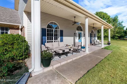 Exterior - 190 Anthony Dr, Nesbit, MS 38651 photo 4 of 12