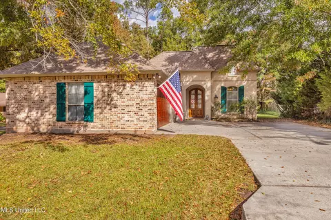 796 Hapuna Pl, Diamondhead, MS 39525