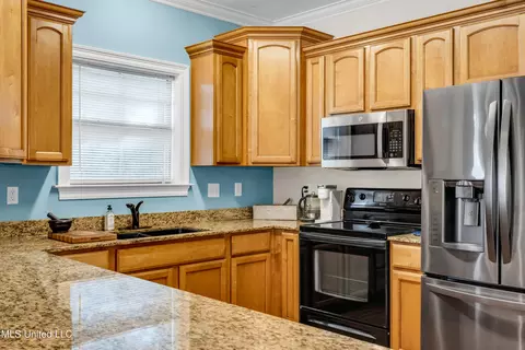 Kitchen - 796 Hapuna Pl, Diamondhead, MS 39525 photo 2 of 3