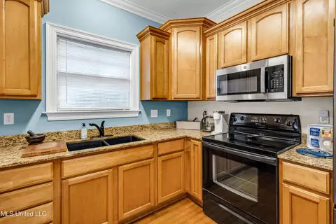 Kitchen - 796 Hapuna Pl, Diamondhead, MS 39525 photo 3 of 3