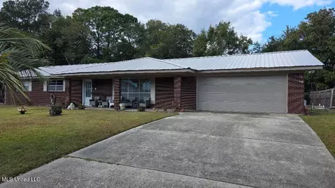 833 Bilglade Dr, Biloxi, MS 39532