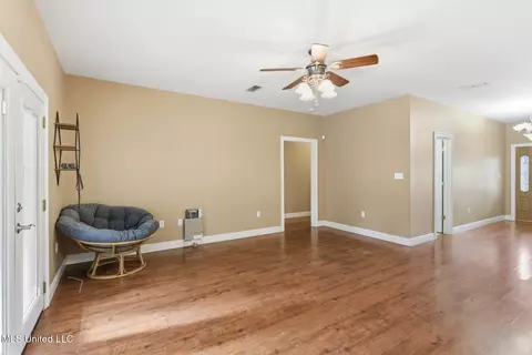 Living - 279 Todd Rd, Sumrall, MS 39482 photo 2 of 4