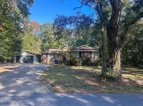 9500 Marina Ave, Ocean Springs, MS 39564