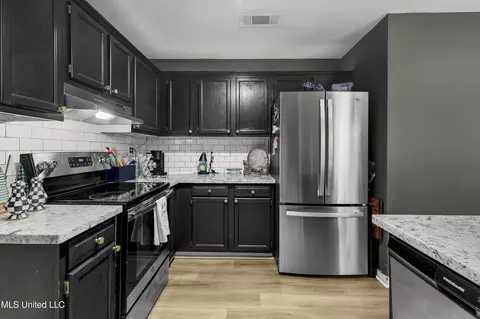 Kitchen - 115 Eagle Dr, Brandon, MS 39047 photo 2 of 3