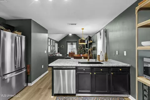 Kitchen - 115 Eagle Dr, Brandon, MS 39047 photo 3 of 3
