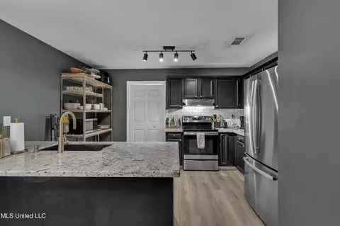 Kitchen - 115 Eagle Dr, Brandon, MS 39047 photo 1 of 3
