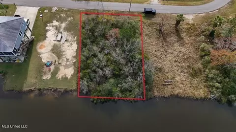 9020 Alabama St, Bay Saint Louis, MS 39520