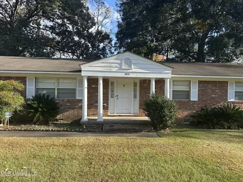 309 S Shields Ln, Natchez, MS 39120