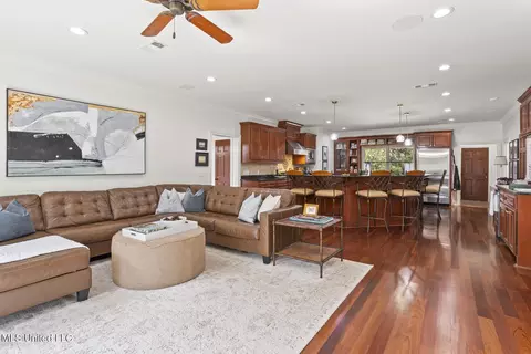 Living - 282 Deer Haven Dr, Madison, MS 39110 photo 4 of 4