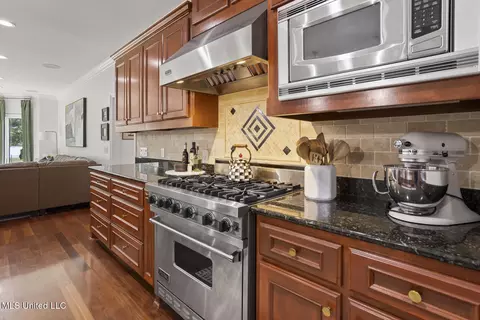 Kitchen - 282 Deer Haven Dr, Madison, MS 39110 photo 5 of 8