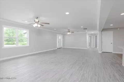 Living - 2215 Plum Point Rd, Pope, MS 38658 photo 3 of 5