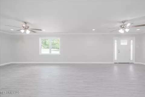 Living - 2215 Plum Point Rd, Pope, MS 38658 photo 2 of 5