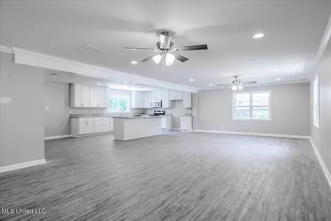 Living - 2215 Plum Point Rd, Pope, MS 38658 photo 4 of 5