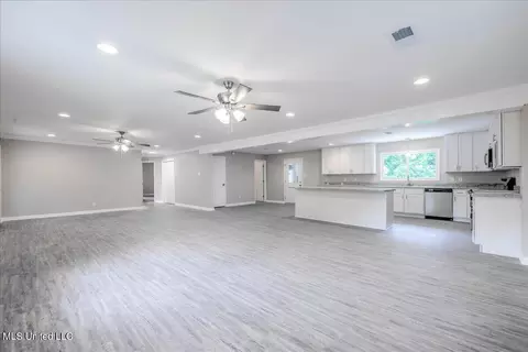 Living - 2215 Plum Point Rd, Pope, MS 38658 photo 5 of 5
