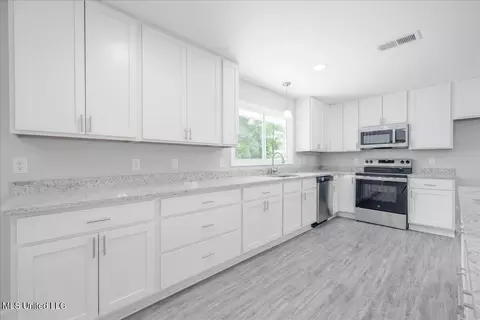 Kitchen - 2215 Plum Point Rd, Pope, MS 38658 photo 2 of 3