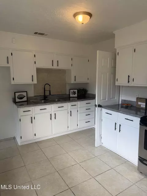 Kitchen - 125 Camero Dr, Jackson, MS 39206 photo 2 of 2
