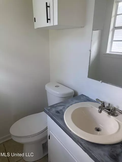 Bath - 125 Camero Dr, Jackson, MS 39206 photo 1 of 1
