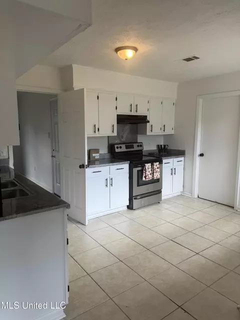 Kitchen - 125 Camero Dr, Jackson, MS 39206 photo 1 of 2