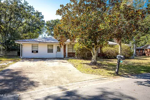 6237 Browning Dr, Ocean Springs, MS 39564