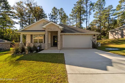 29 Vermont Dr, Petal, MS 39465