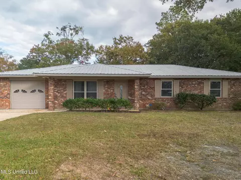 21 Cottonwood Ct, D'iberville, MS 39540