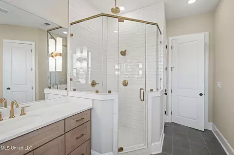 Bath - 2035 Livingston Way, Hernando, MS 38632 photo 3 of 5