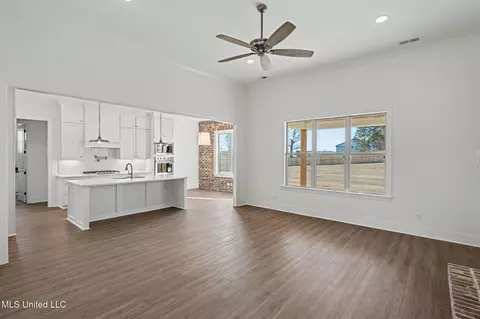 Living - 2035 Livingston Way, Hernando, MS 38632 photo 3 of 4