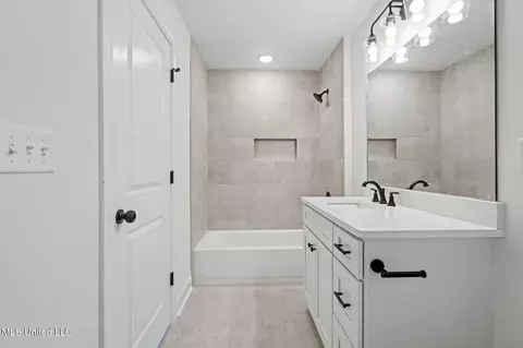 Bath - 2035 Livingston Way, Hernando, MS 38632 photo 5 of 5