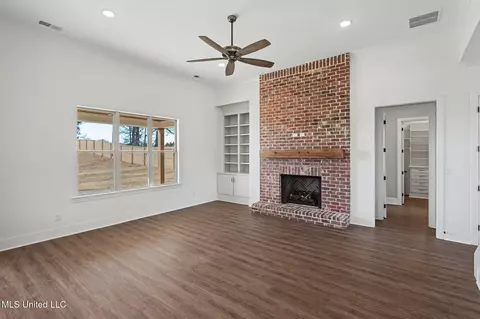 Living - 2035 Livingston Way, Hernando, MS 38632 photo 1 of 4