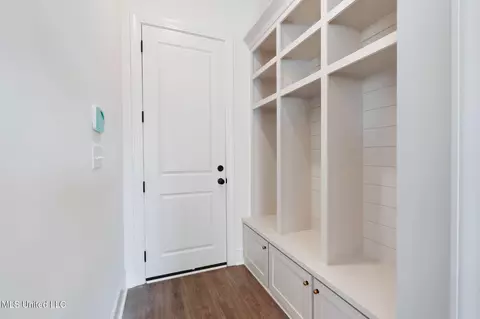 Entry Way - 2035 Livingston Way, Hernando, MS 38632 photo 2 of 2