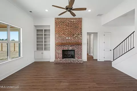 Living - 2035 Livingston Way, Hernando, MS 38632 photo 2 of 4