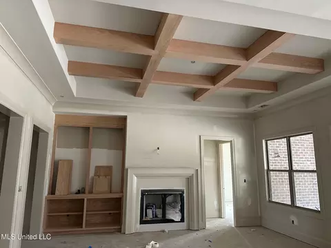 Living - 395 Ryecroft Dr, Hernando, MS 38632 photo 2 of 3