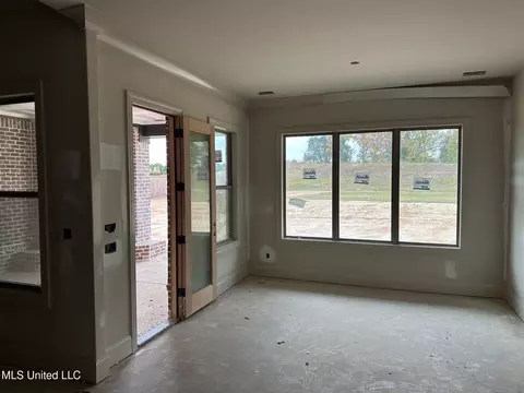 Living - 395 Ryecroft Dr, Hernando, MS 38632 photo 3 of 3
