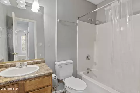 Bath - 444 Greenmont Dr, Jackson, MS 39212 photo 1 of 2