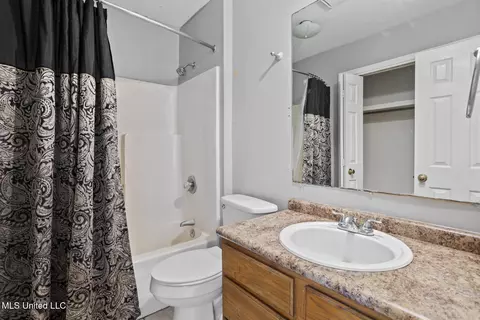 Bath - 444 Greenmont Dr, Jackson, MS 39212 photo 2 of 2