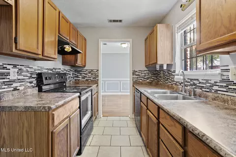 Kitchen - 444 Greenmont Dr, Jackson, MS 39212 photo 1 of 1
