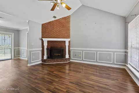 Living - 444 Greenmont Dr, Jackson, MS 39212 photo 1 of 2