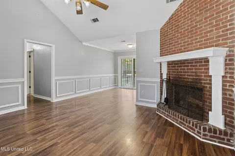 Living - 444 Greenmont Dr, Jackson, MS 39212 photo 2 of 2