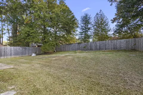 Exterior - 444 Greenmont Dr, Jackson, MS 39212 photo 3 of 4